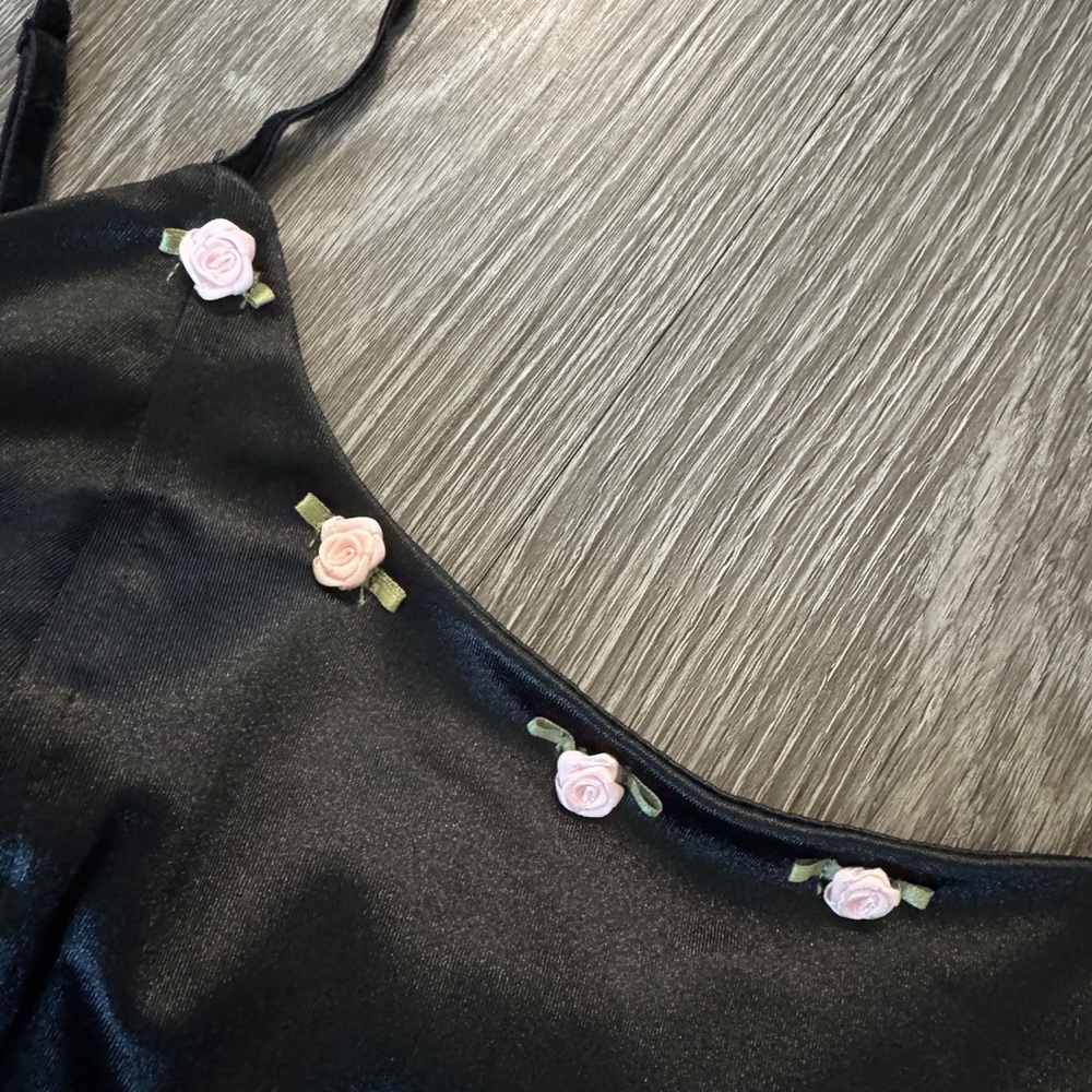 Black Tank with Rose Appliqués - Picture 2 of 8